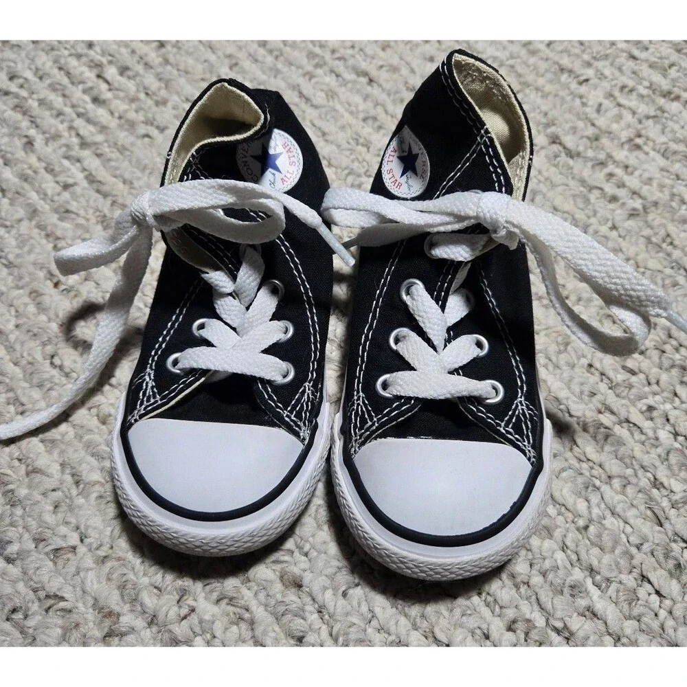 Converse Kids Chuck Taylor All Star Black White Youth size 6